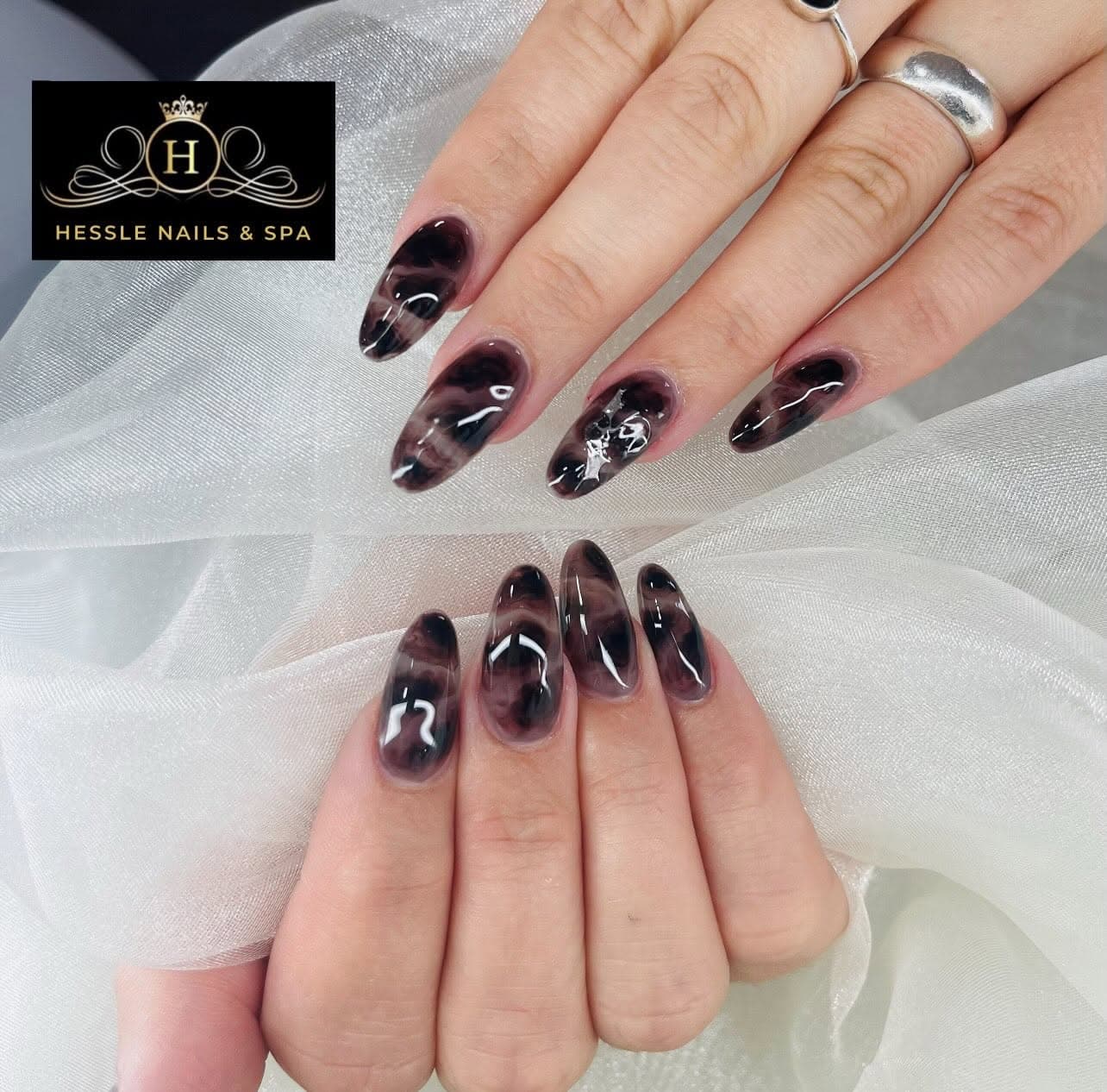 Black and grey smoke marble nail set